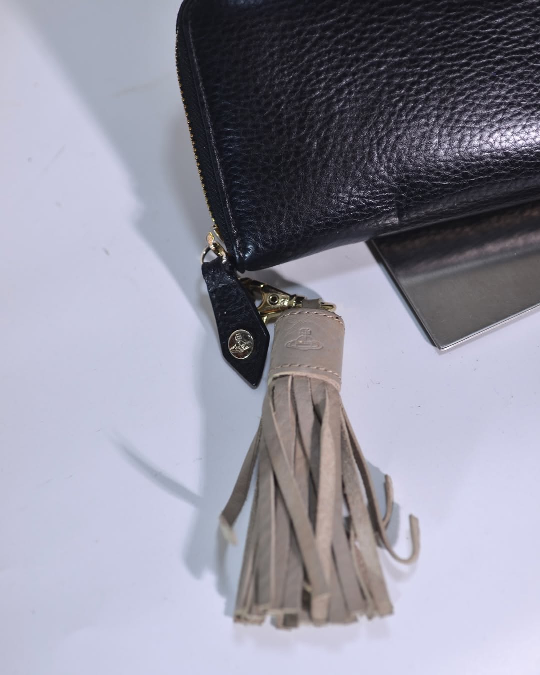 Ví đen da bê của Vivienne Westwood kèm móc khoá da thật 7